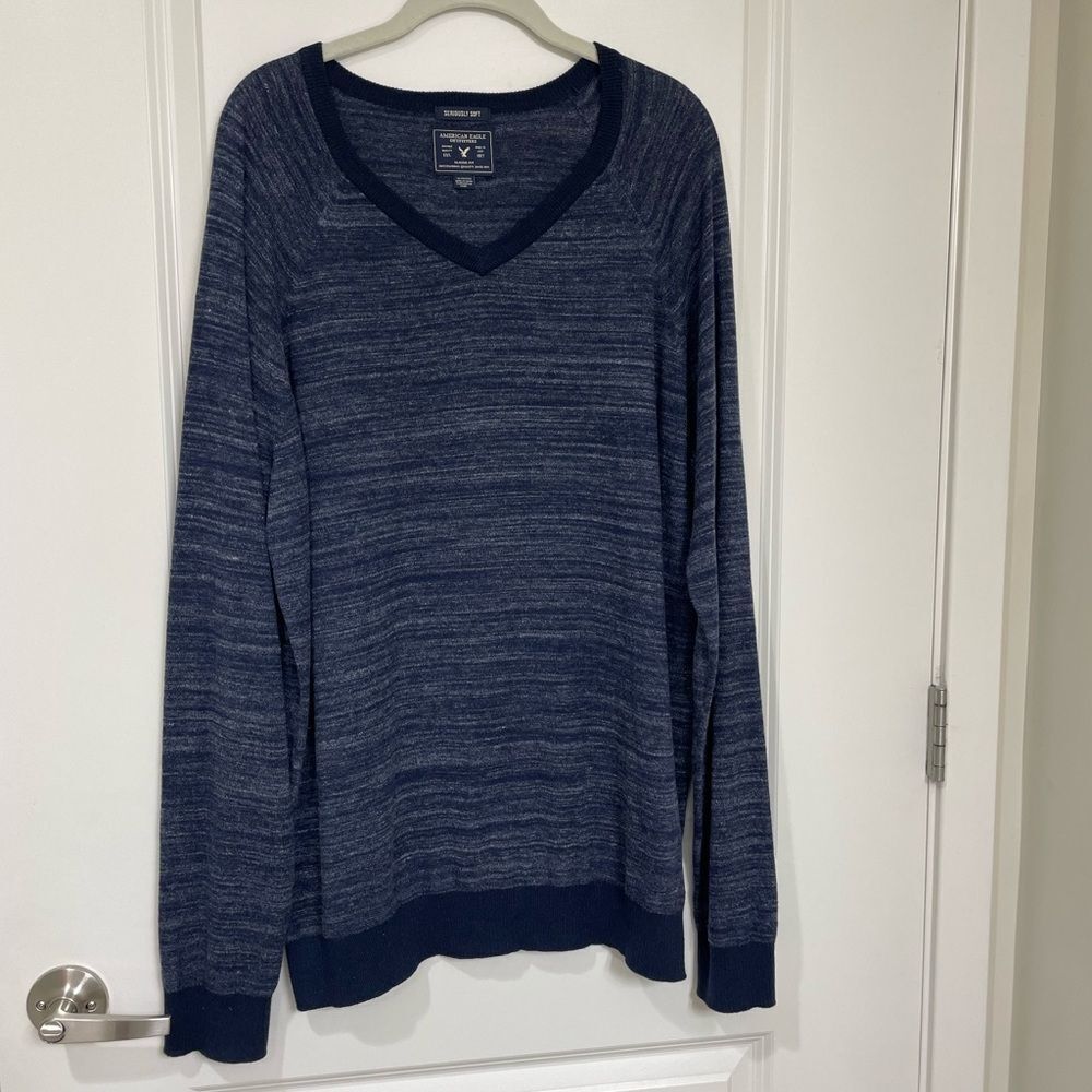 American Eagle Men’s seriously soft V-neck top size XL preppy
